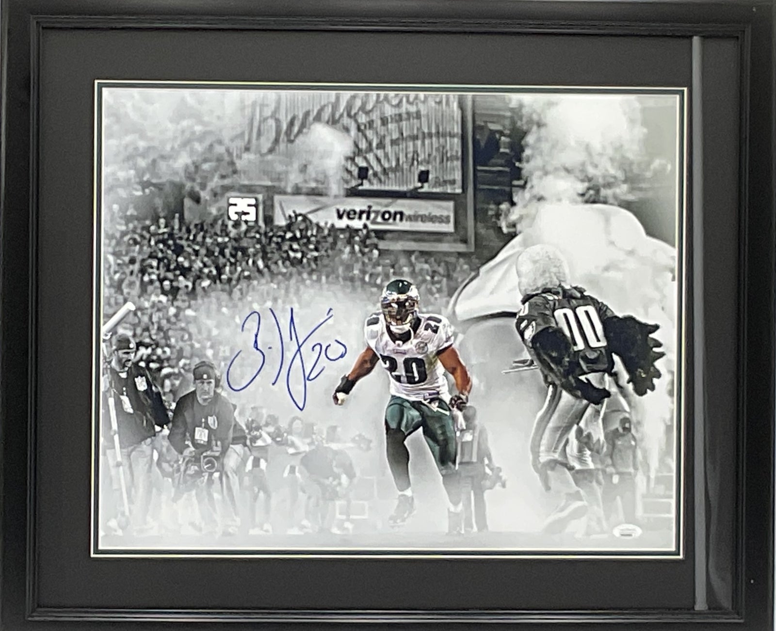 Framed Michael Vick Philadelphia Eagles Autographed 16 x 20 Running –  Super Sports Center