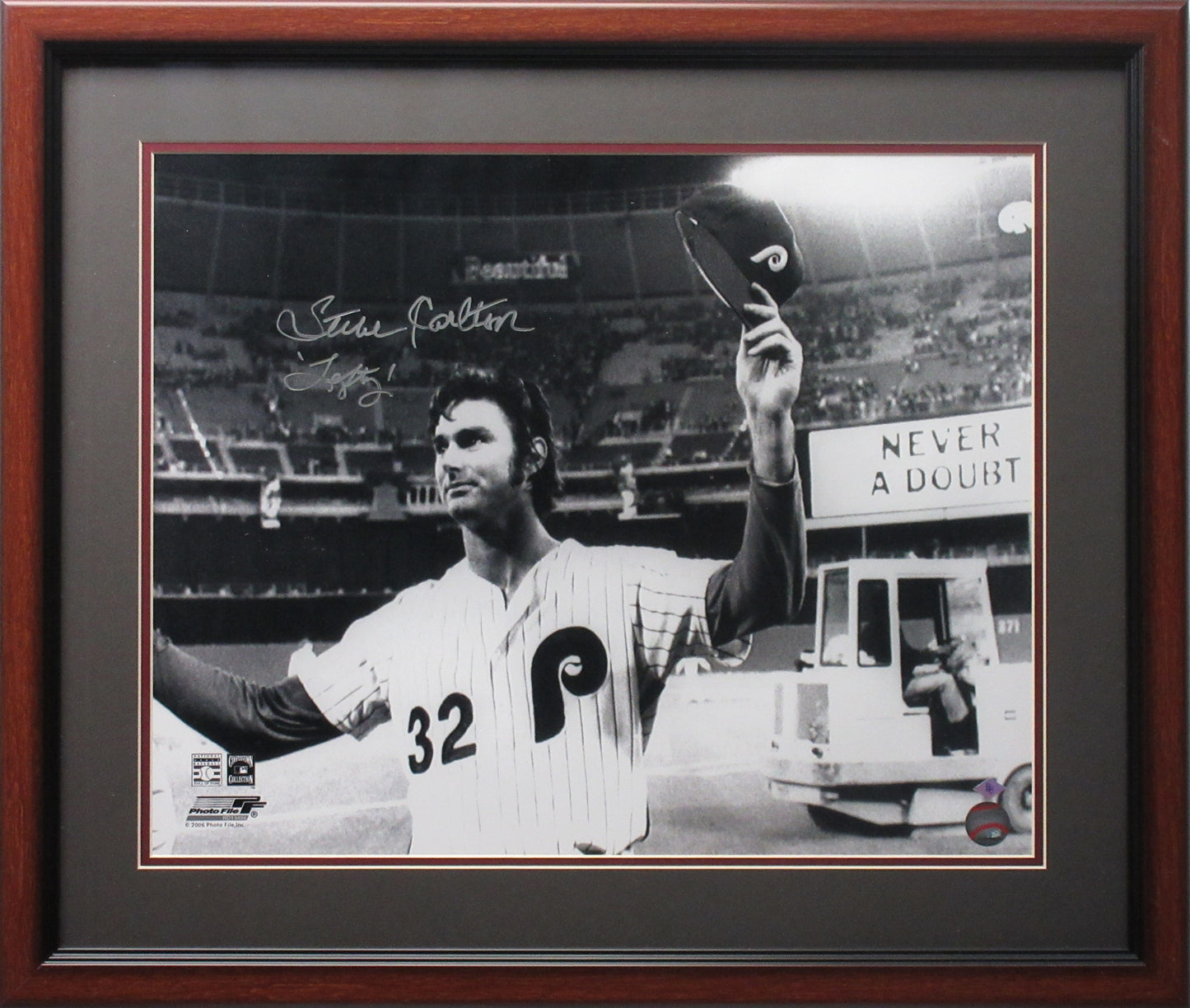 Steve Carlton Philadelphia Phillies Autographed 16x20 Photo Framed